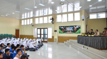 Kejati Jabar Sambangi SMKN 1 Cimahi, Ajak Siswa Jauhi Kenakalan Remaja Lewat Program Jaksa Masuk Sekolah